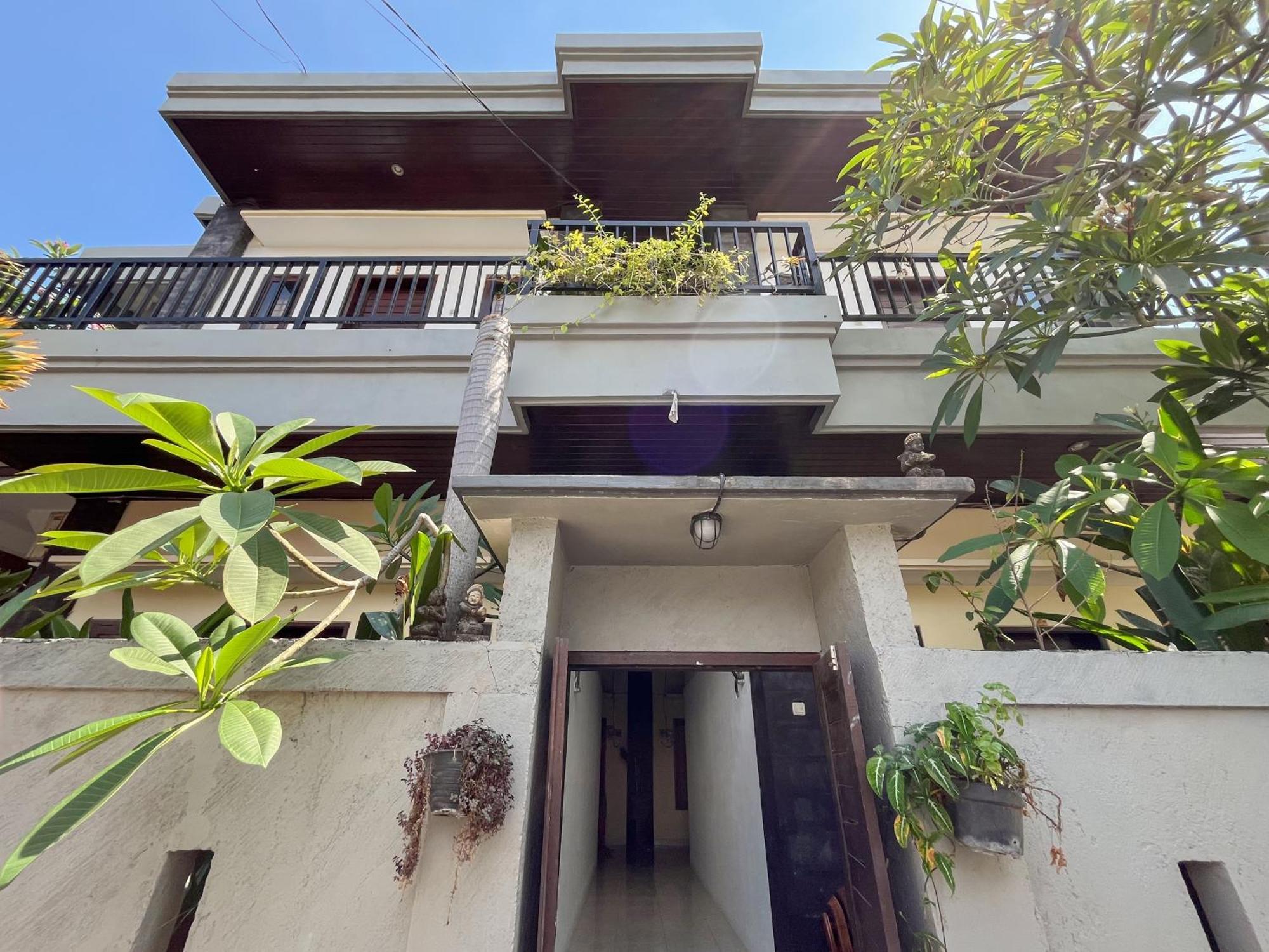 Adi Surya Guest House Семиньяк Экстерьер фото