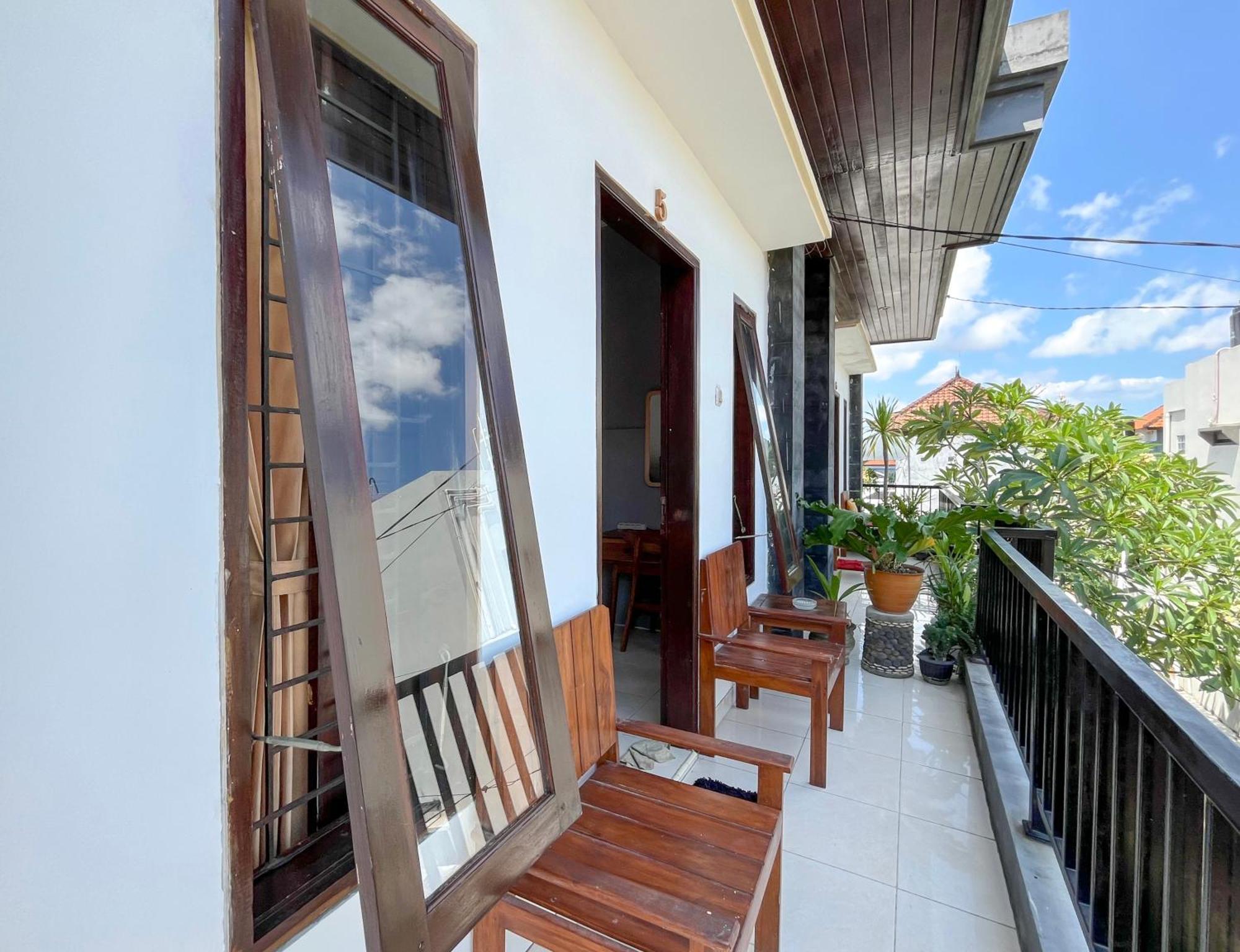 Adi Surya Guest House Семиньяк Экстерьер фото